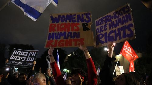 Proteste în masă în Israel, împotriva Guvernului Netanyahu, care include extrema dreaptă/ Manifestanții care critică mutilarea legilor Justiției ies în stradă în fiecare sâmbătă, de la începutul anului, fără întrerupere