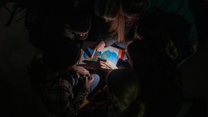 STUDIU: Peste 900 de ore în subteran este timpul mediu petrecut în buncăre de copiii din Ucraina, într-un an de război