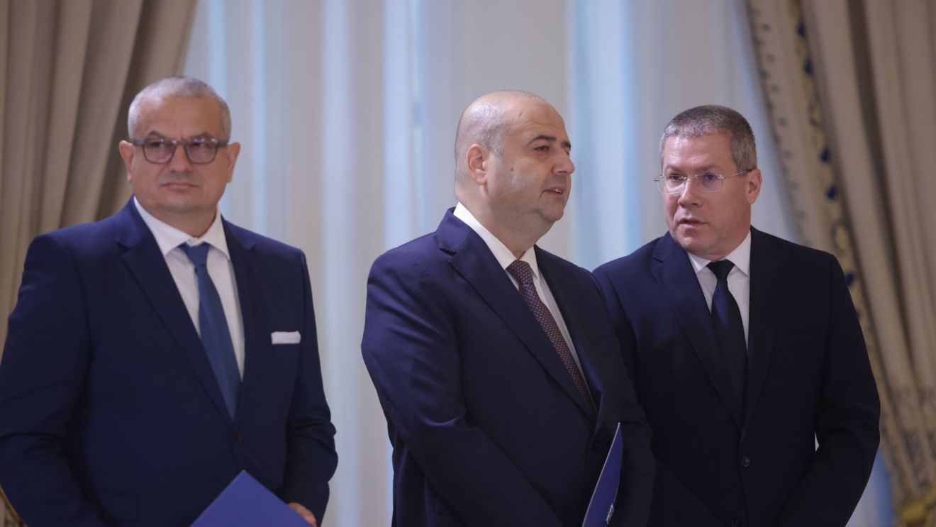 VIDEO Cei trei noi judecători la Curtea Constituţională au depus jurământul la Palatul Cotroceni / Cum este ales preşedintele CCR