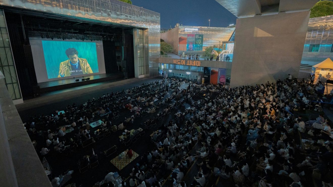 Au fost anunțate primele proiecții la Festivalul de Film de la Zurich: Comedii, drame istorice și premiera internațională a peliculei "Blitz", printre atracțiile principale.