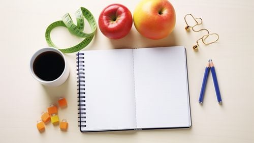 Cum să îți transformi dorințele în realitate: 10 pași pentru a-ți împlini rezoluțiile de anul nou / Articol scris cu AI