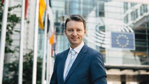 Siegfried Mureșan îi răspunde lui Dăncilă: Da, ne este rușine de modul în care reprezentați România în lume