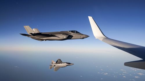 Politico: Tarifele lui Trump ar putea afecta grav chiar industria americană a apărării, inclusiv producerea avioanelor de luptă F-35 și a submarinelor nucleare