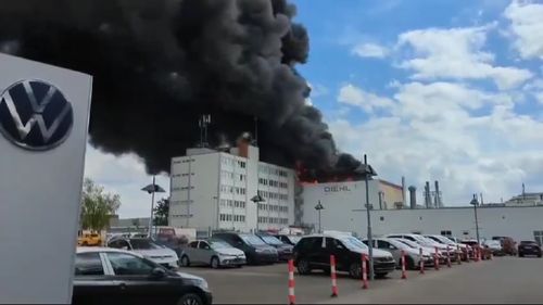 VIDEO O fabrică de armament din Berlin a luat foc, generând un nor toxic periculos / Uzina Diehl Metal producea sistemul de apărare antiaeriană IRIS-T, furnizat şi Ucrainei
