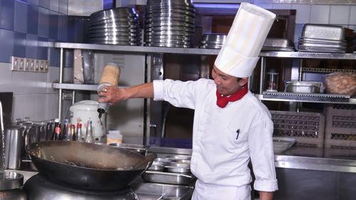 Cine sunt migranții din Asia care muncesc în România: vârsta medie de 27 de ani, majoritari din India, Vietnam, Bangladesh și Pakistan, jumătate învață româna