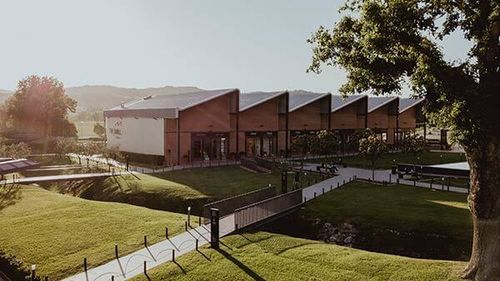 Conglomeratul de lux Kering vinde The Mall Luxury Outlets pentru 350 Milioane de euro