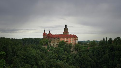 Castelele de pe Valea Loarei, ameninţate de schimbările climatice, încearcă să se adapteze la un viitor incert