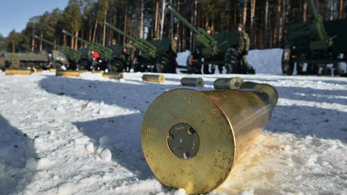 Ucraina a început, în premieră, să producă proiectile de artilerie cu "o țară NATO" din Europa Centrală