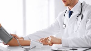 Lucrul numărul 1 pe care un cardiolog dorește ca oamenii să-l evite pentru a avea o inimă sănătoasă / Contribuie la creșterea nivelului de colesterol rău, care poate duce la blocarea arterelor