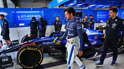 Carlos Sainz, bun de plată la Suzuka după ce a întârziat la imn din cauza unei probleme la stomac