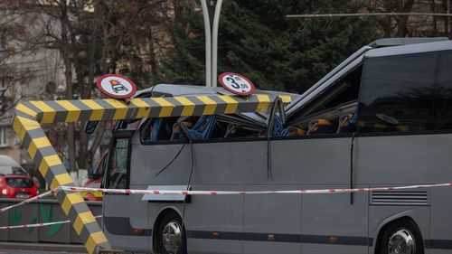 VIDEO Momentul impactului dintre autocar și bara de semnalizare din Pasajul Unirii