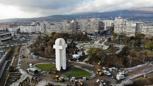 Patru Regiuni istorice, unite sub semnul ”Facebook”. Controverse în jurul Monumentului Marii Uniri de la Alba Iulia: Ce a vrut să spună autorul lucrării?