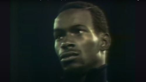 VIDEO O medalie de aur obținută la Jocurile Olimpice din Mexico în 1968 a fost vândută la o licitație cu 441.000 de dolari / Medalia a fost obținută de fostul sportiv american Bob Beamon, printr-un record la săritură în lungime