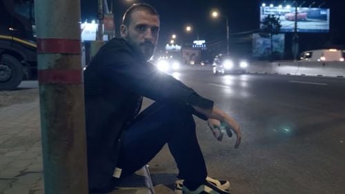 VIDEO Imnul campaniei ”România vrea autostrăzi”: Contracte aranjate, studii de fezabilitate / Ați văzut în autostrăzi doar pentru voi oportunitate / La alegeri nu se vor mai întâlni hoții cu proștii / Șî eu vreau autostrăzi pentru noi și copiii noștri