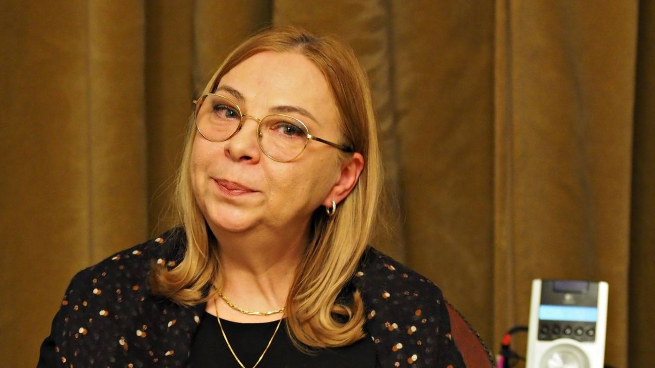 Istoricul Diana Mandache: Trăim într-un spectacol al absurdului continuu. Instituții principale ale statului, care trebuie să aibă prestigiu și autoritate, nu știu să discearnă între ce e bine sau ce e rău și să ia o decizie corectă