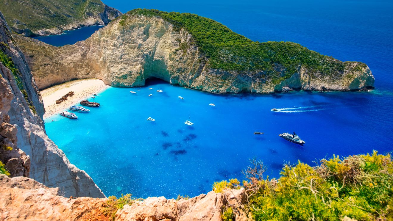 Grecia va extinde plaja Navagio din insula Zakynthos, pentru a proteja epava care a făcut-o celebră