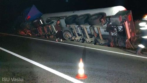 O autocisternă încărcată cu GPL s-a răsturnat în apropiere de Vama Albița