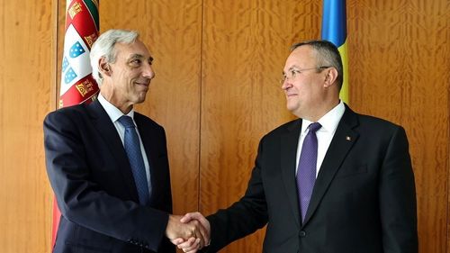 Premierul Ciucă a discutat cu ministrul de Externe al Portugaliei despre prelungirea mandatului militarilor portughezi în România