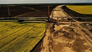 Drulă, replică pentru Ciolacu care a declarat că Autostrada Moldovei ar putea fi gata anul viitor: Astea sunt nişte baliverne.  E o aberaţie totală / S-a dus ca Ceauşescu pe autostradă şi a dat decret să fie gata. Păi, nu e aşa. Ca să fie gata trebuie nişte contracte semnate, trebuie să faci nişte muncă