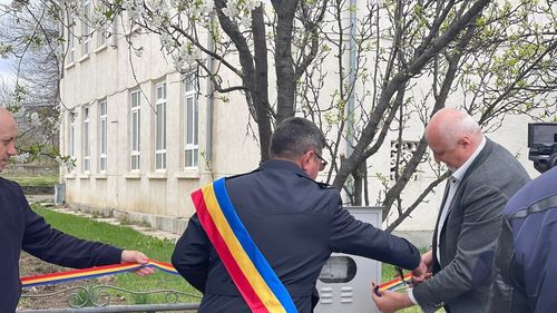 Panglică, pâine cu sare și sobor de preoți la inaugurarea contorului de gaz de la școala din comună / ”Astăzi la Frumușica s-a scris #ISTORIE”!