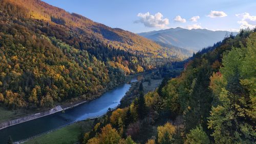 FOTO Câteva dintre cele mai spectaculoase locuri din România unde putem admira cromatica toamnei / Articol scris cu AI