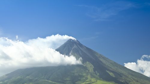 Cel mai activ vulcan din Filipine, în prag de erupție. Autoritățile sunt în stare de alertă