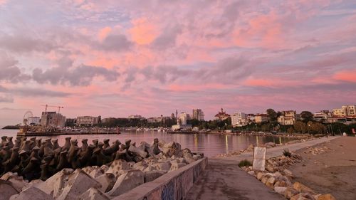 Oamenii de ştiinţă au identificat compoziţia misterioaselor bile negre apărute pe plaje din Australia