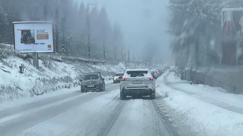 FOTO VIDEO Ninsoare abundentă în centrul țării. Trafic îngreunat pe DN1 și în județele Brașov, Sibiu, Covasna și Harghita