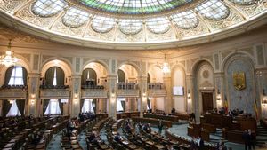 Senatul a completat legea ce pedepsește incitarea la ură, violență și discriminare, în acord cu decizia CCR