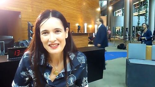 Ciolacu despre alegerile de le Sectorul 1:  Aflăm că doamna Clotilde a pierdut alegerile. Mai sunt 220 de saci de numărat, dar trendul electoral este unul foarte clar, Tudorache a câştigat, şi atunci, în momentul în care se desfiinţează SIIJ, se desfiinţează şi această anchetă