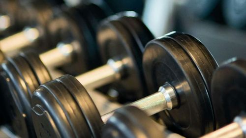 Comisarii ANPC au închis temporar alte trei săli de sport ale World Class după ce au găsit mucegai la grupurile sanitare, pereţi murdari, aparate deteriorate