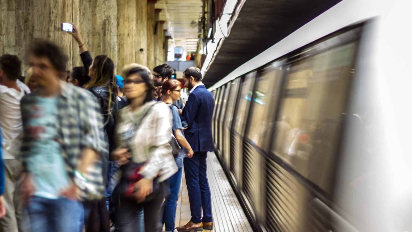 Metrorex reduce cu 15-20% numărul de trenuri în circulație