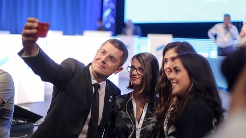 Acuzații de cenzură în USR: Mai mulți membri semnalează excluderi, suspendări și imixtiuni în alegerile pentru conducerile filialelor/ Senatorul Ghica: Membrii incomozi sunt catalogați ca „elemente”, „sabotori” sau „tineri zgomotoși”