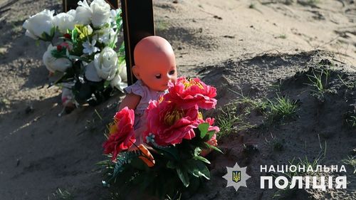 Cadavrele a cinci copii, exhumate dintr-o groapă comună din estul Donețkului