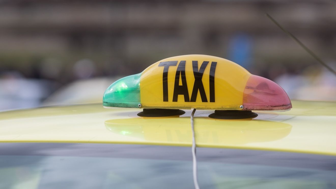 Peste 90% din taxiurile de la Brașov sunt Euro 6, hibride sau electrice / Primar: ”În acest moment am depășit inclusiv ținta asumată pentru 31 decembrie 2024”