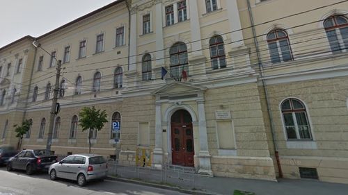 Cluj: Șase elevi și peste 20 de profesori au fost depistați cu Covid-19 în prima săptămână de școală. Inspectoratul școlar: Uitați-vă și la părinți cum se îngrămădesc în fața școlilor. Nu avem ce să facem