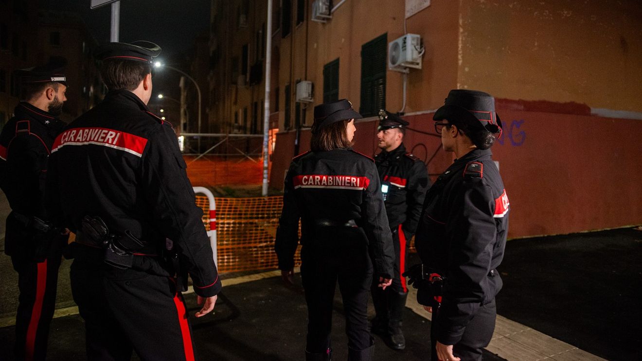 Român arestat în Italia pentru jaf armat / A furat, alături de un italian, 2.000 de euro dintr-o benzinărie / Angajatul a fost amenințat cu pistolul