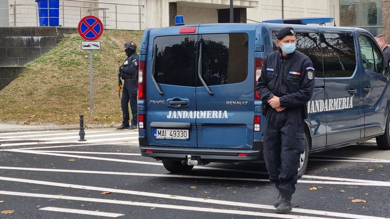 Sancţiuni contravenţionale pentru organizatorul meciului de fotbal dintre FCSB şi FC Rapid Bucureşti