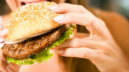 Cercetătorii au descoperit o legătură puternică între dieta occidentală în timpul sarcinii şi ADHD şi autism