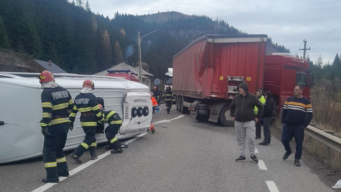 Accident grav în județul Suceava, cu un microbuz și un tir / A fost activat planul roșu