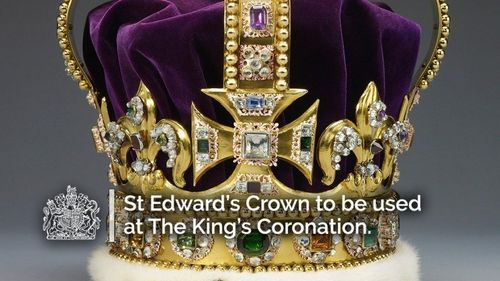 Coroana Sf. Edward, piesa centrală a bijuteriilor monarhiei britanice, a părăsit Turnul Londrei, unde este de obicei expusă publicului, pentru a fi modificată pentru încoronarea regelui Charles al III-lea