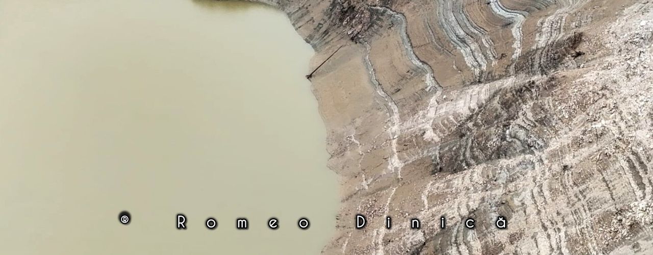 FOTO Lacul Vidraru, golit pentru prima dată în aproape 60 de ani: retehnologizare de 225 de milioane de euro / Apa de aici e ”înlocuită” cu un imens val de conspirații