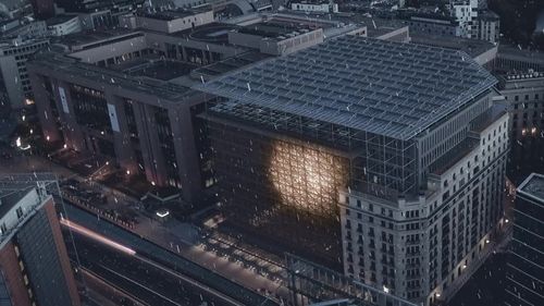 Statele membre ale Uniunii Europene au convenit să suspende temporar legăturile aeriene cu Africa australă după depistarea unei noi variante a coronavirusului