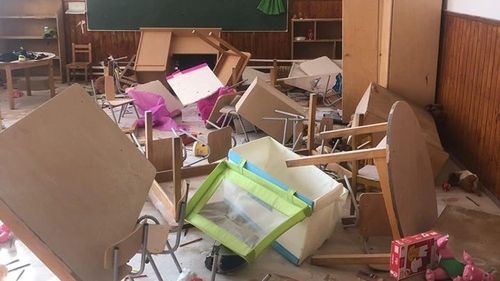 Trei elevi de 8-10 ani au devastat şcoala din Clejani. “S-au distrat”, spune primarul