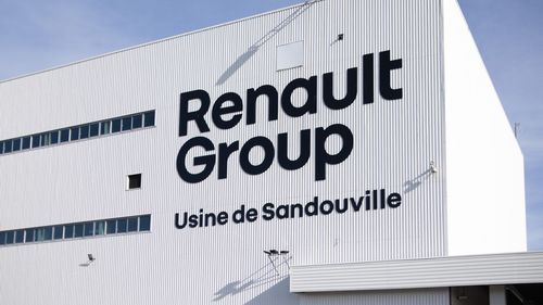 Renault concediază până la 2.400 de angajaţi în contextul intensificării concurenţei din China