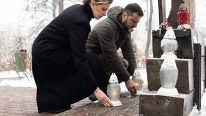 VIDEO Volodimir Zelenski: ”Olena a propus ca Regatul Unit să preia iniţiativa în crearea unui tribunal special pentru a judeca crimele Rusiei/ Trebuie să repunem drapelul ucrainean în toate oraşele şi comunităţile din Ucraina”