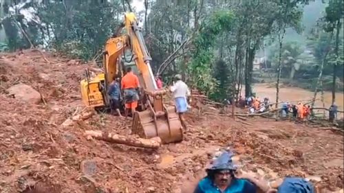 VIDEO Cel puțin 24 de morți, dintre care cinci copii, în inundațiile care au măturat mai multe sate și orașe în sudul Indiei