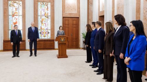 Guvernul Republicii Moldova, condus de prim-ministrul Alexandru Munteanu, a depus jurământul de învestire în prezenţa președintei Maia Sandu