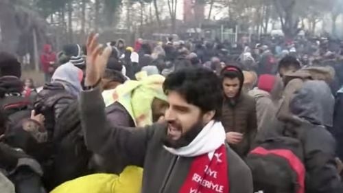 Criza refugiaţilor lăsați de Turcia să treacă în Grecia: situaţia se agravează pe insula Lesbos