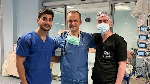 Povestea medicilor români care au operat 40 de copii din Irak, în 10 zile: ”Poliţia militară era pe străzi cu puşti, mergeam însoţiţi/ Irak este încă Irak”